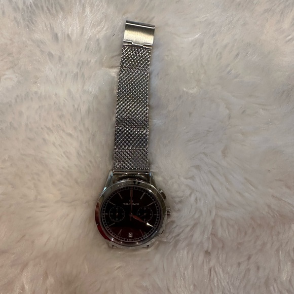 Silver band Relic watch with working battery - Picture 3 of 3